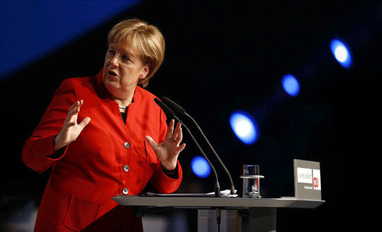 ميركل تدعو للإبقاء على الاتفاق النووي مع إيران