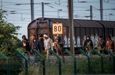 قتيل وأكثر من 1500 محاولة تسلل للاجئين إلى نفق يوروتانل في فرنسا