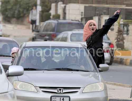 بالصور  : احتفال الطلاب بعد اعلان نتائج التوجيهي