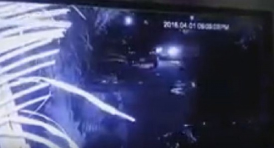شاهد.. كاميرا مراقبة ترصد حادث غريب