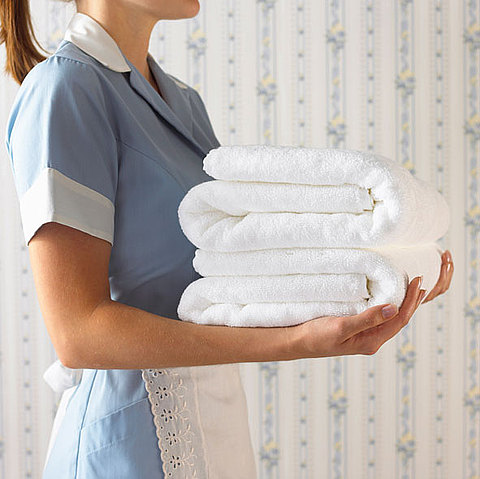 مسؤولون وخبراء يعاينون مشكلات عاملات المنازل ويقدمون توصيات واقتراحات لحلها