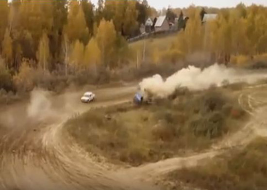 بالفيديو: لحظة مقتل أحد المتفرجين في سباق للسيارات