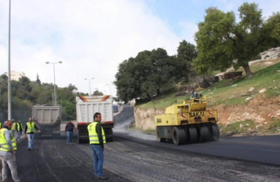 إغلاق جزئي لبعض الشوارع لتنفيذ أعمال تعبيد وإنارة