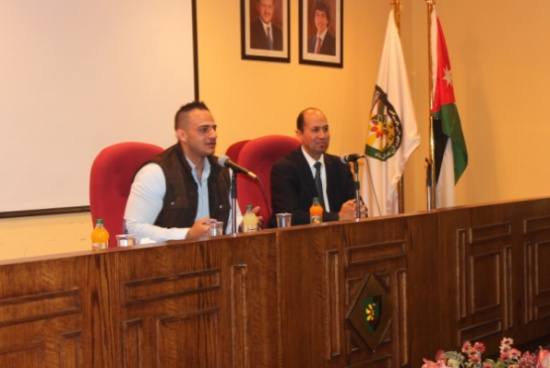 كلية عمان الجامعية للعلوم المالية والإدارية تنظم محاضرة عن الجرائم الالكترونية