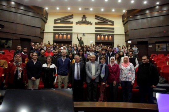رئيس جامعة البترا يسلم شهادات المشاركة في ورشة عمل المشروع الاوروبي "ENEPLAN" رئيس جامعة البترا يسلم شهادات المشاركة في ورشة عمل المشروع الاوروبي "ENEPLAN"