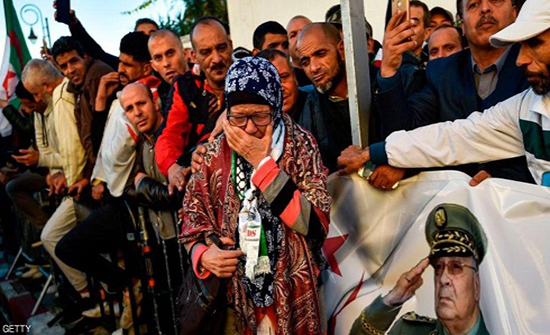 صور .. الجزائر تودع قايد صالح "حامي الحراك الشعبي"