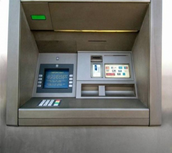 بالصور: إحذر.. 7 حيل تستخدم لسرقة أموالك من "ATM"