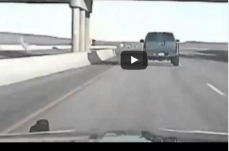 شاهد.. مطاردة شرطة تنتهي بحادث مأساوي