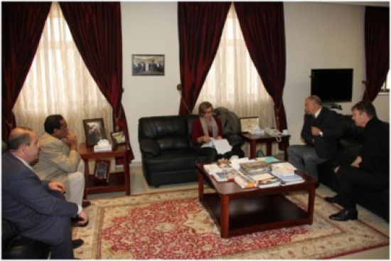 السفارة الفرنسية واتحاد الجامعات العربية يبحثان امكانية عقد مؤتمر دولي مشترك