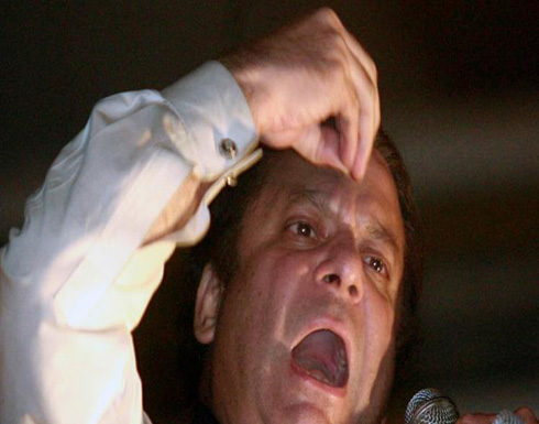 القضاء يعزل رئيس الوزراء الباكستاني ويدينه بالفساد