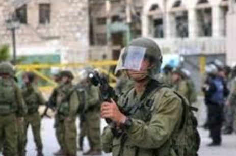 اصابة صحفي فلسطيني برصاص الاحتلال وسط قطاع غزة