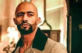 محمد رمضان يتفاخر بطباعة صور «آخر ديك» على التيشرتات محمد رمضان يتفاخر بطباعة صور «آخر ديك» على التيشرتات