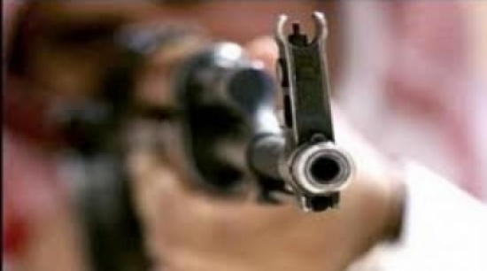 مراهق يقتل والده بسلاح ناريّ أثناء نومه مراهق يقتل والده بسلاح ناريّ أثناء نومه