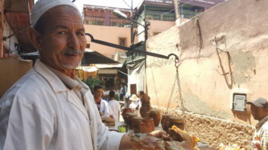 طبقٌ مغربي عريق يعدّه الرجال فقط!! طبقٌ مغربي عريق يعدّه الرجال فقط!!