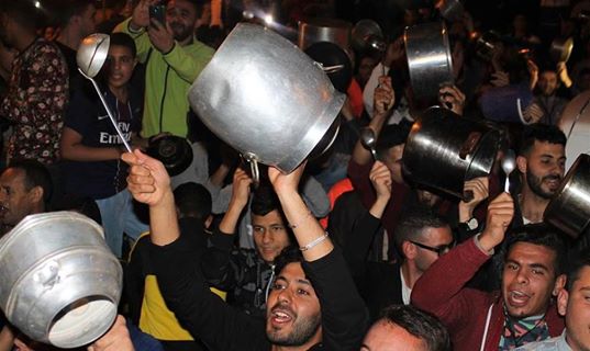 مواجهات بين الشرطة المغربية ومتظاهرين بالحسيمة مواجهات بين الشرطة المغربية ومتظاهرين بالحسيمة