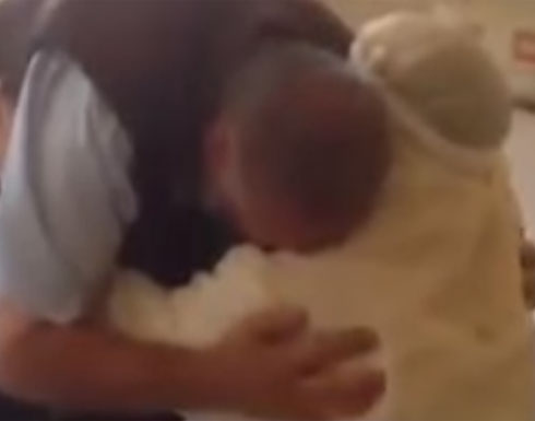 بالفيديو: سوري لم يرى أمه منذ 33 سنة