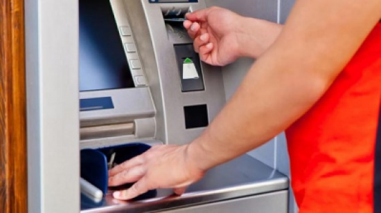 الأردن : فتيات ينصبن كمائن للرذيلة عند أجهزة الصراف الآلي للبنوك الأردن : فتيات ينصبن كمائن للرذيلة عند أجهزة الصراف الآلي للبنوك