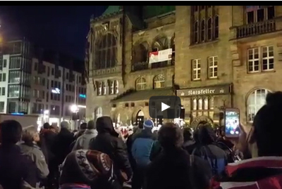 بالفيديو.. فتاة عربية تشعل أحد ميادين ألمانيا بأغنية موطني