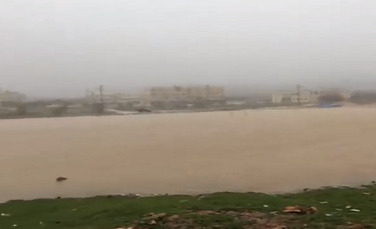 فيديو : غزارة الامطار تغلق عبارات المياه في الاحياء السكنية بكفرنجة فيديو : غزارة الامطار تغلق عبارات المياه في الاحياء السكنية بكفرنجة