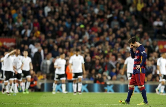 بالفيديو : فالنسيا يفوز على برشلونة بثنائية .. والليجا تشتعل