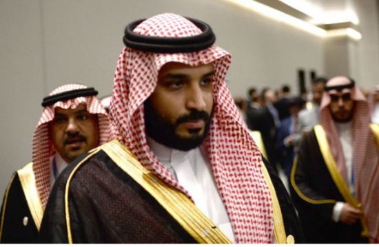 لماذا غضب الأمير محمد بن سلمان من حراسه؟ (شاهد) لماذا غضب الأمير محمد بن سلمان من حراسه؟ (شاهد)