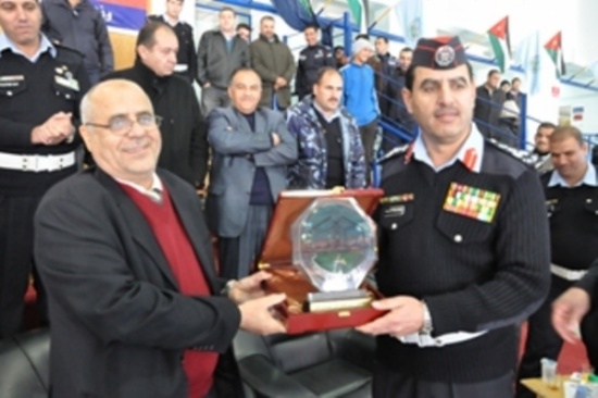 مباراة كرة قدم بين فريق جامعة الزرقاء وإدارة الدوريات الخارجية