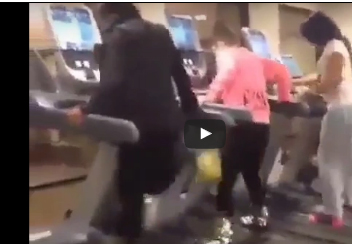 شاهد..  سقوط فتاة حاولت استعراض مهاراتها على المشاية الكهربائية