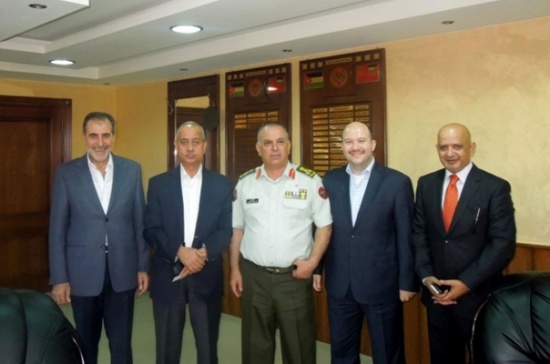 وفد صناعي يزور المؤسسة الاستهلاكية العسكرية