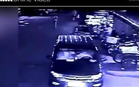 انشغلت بهاتفها فقُتلت طفلتها أمام عينيها