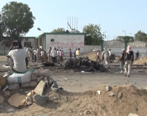 محافظ عدن يتهم صالح بالوقوف وراء تفجيرات الجمعة محافظ عدن يتهم صالح بالوقوف وراء تفجيرات الجمعة