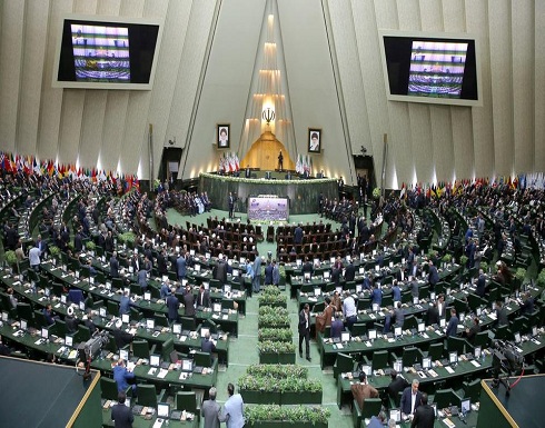 برلمان إيران يطيح بحلفاء روحاني..عزل ثاني وزير في شهر