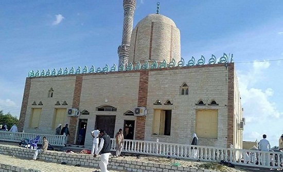 شيخ قبائل سيناء: منفذو هجوم الروضة 14 شخصا شيخ قبائل سيناء: منفذو هجوم الروضة 14 شخصا