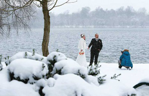 زفاف تحت وابل من… الجليد
