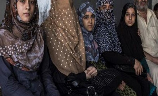 إيران ترحل 100 ألف لاجئ أفغاني بسبب العقوبات إيران ترحل 100 ألف لاجئ أفغاني بسبب العقوبات