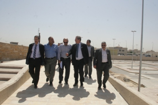 الكيلاني يتفقد سير العمل بمشروع حدائق الملك عبد الله الثاني بالمقابلين