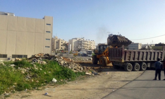 امانة عمان ترفع 6100 متر مكعب انقاض وتواصل رفع هياكل السيارات المهجورة
