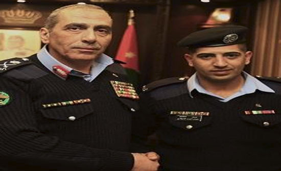 مدير الامن العام يكرم رجل أمن أنقذ خمسيني في السلط..(فيديو)