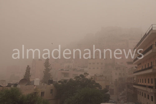إغلاق تام لبعض الطرق بسبب الغبار ( التفاصيل ) إغلاق تام لبعض الطرق بسبب الغبار ( التفاصيل )