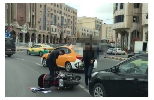 فتاة تدهس دراجة شاب في عمان والأخير يسامحها فتاة تدهس دراجة شاب في عمان والأخير يسامحها