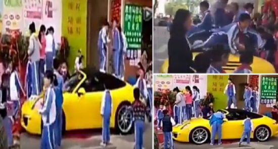 شاهد.. سيارة فارهة تقع ضحية لعصابة من الأطفال