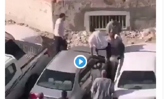 مشاجرة عنيفة بين مصريين بالكويت.. والشرطة تقبض على المتورطين مشاجرة عنيفة بين مصريين بالكويت.. والشرطة تقبض على المتورطين