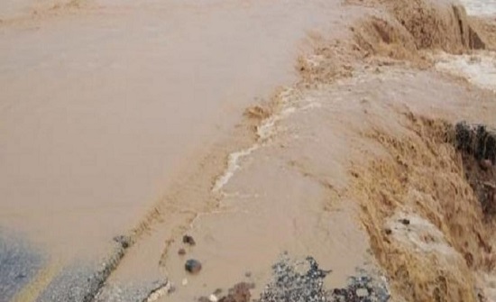 إغلاق طريق بغداد الدولي باتجاه الصفاوي بسبب ارتفاع منسوب المياه إغلاق طريق بغداد الدولي باتجاه الصفاوي بسبب ارتفاع منسوب المياه