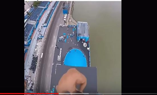 شاهد : شاب ينفذ قفزة متهورة في حمام سباحة