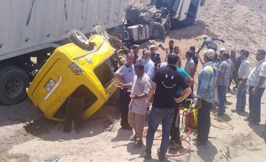 6 وفيات وإصابة اخر اثر حادث تصادم بين تريلا وباص في العقبة .. صور 6 وفيات وإصابة اخر اثر حادث تصادم بين تريلا وباص في العقبة .. صور