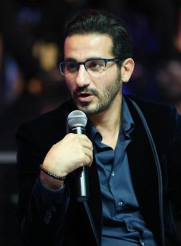 أحمد حلمي يوضح حقيقة ظهوره مع "ميسي" أحمد حلمي يوضح حقيقة ظهوره مع "ميسي"