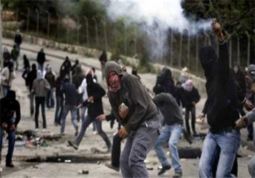 إصابة عشرات الفلسطينيين في مواجهات مع قوات الإحتلال في الخليل إصابة عشرات الفلسطينيين في مواجهات مع قوات الإحتلال في الخليل