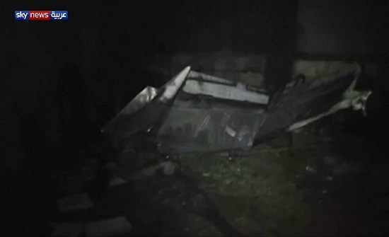 بالفيديو: لحظة تحطم طائرة عسكرية فوق المنازل في باكستان