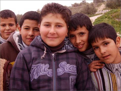 رعب " السرطان " يهدد بلدة قوصين الفلسطينية رعب " السرطان " يهدد بلدة قوصين الفلسطينية