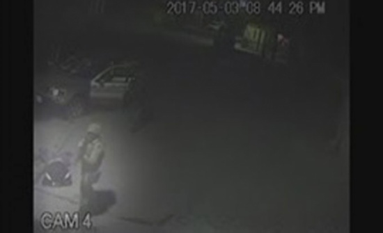 بالفيديو.. جندي يعدم رجلا في الشارع يثير غضب البلاد بالفيديو.. جندي يعدم رجلا في الشارع يثير غضب البلاد