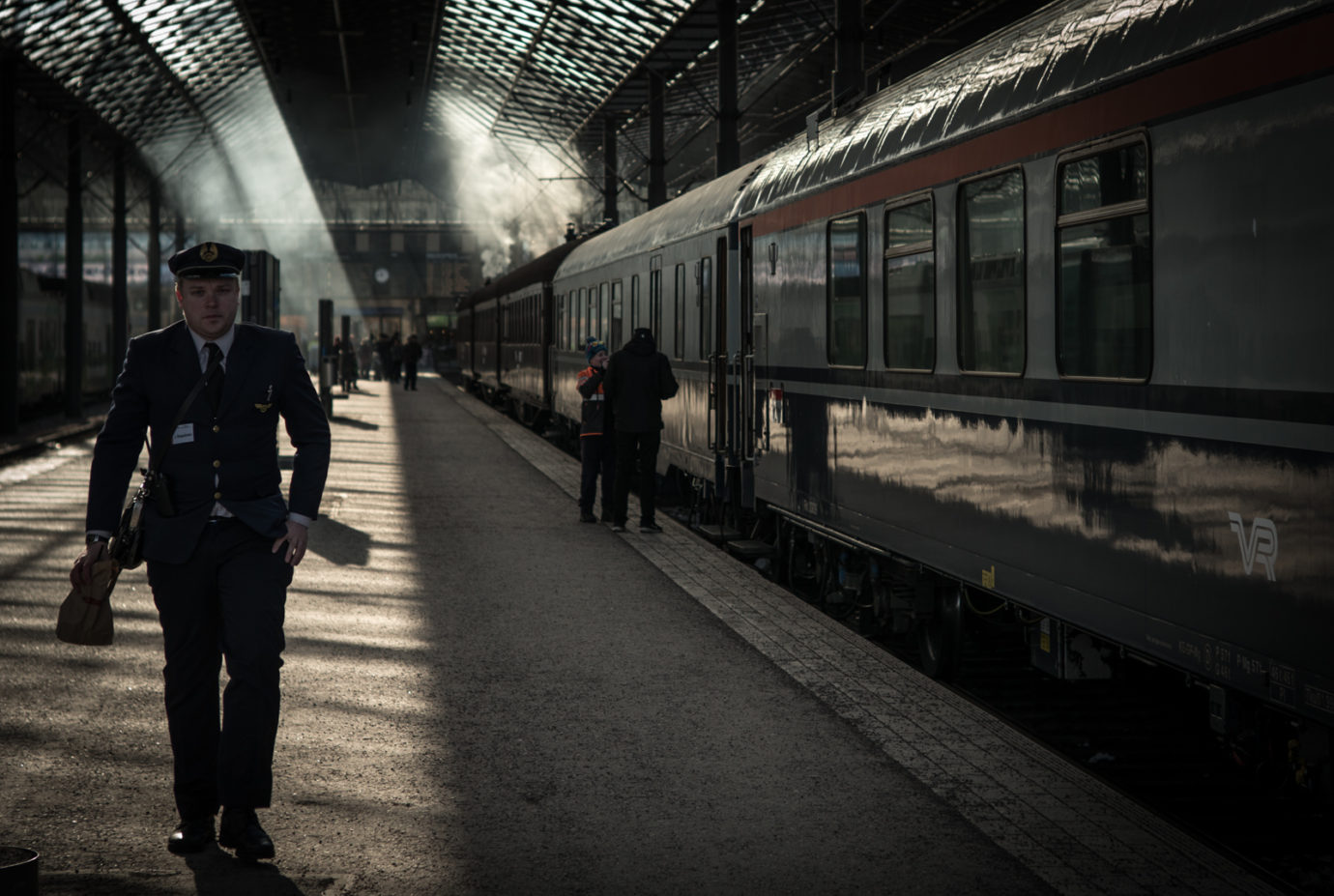 Fast food, slow train